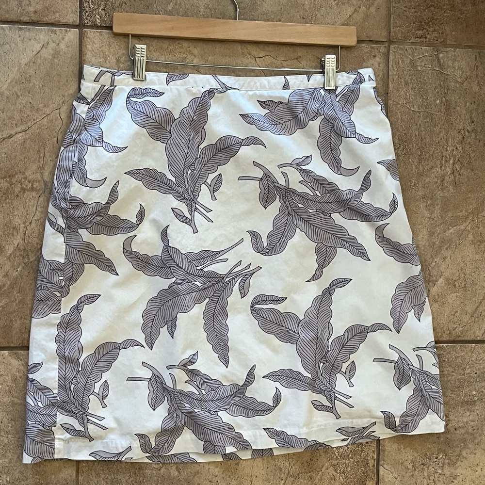 Boden Women’s Size 12R Elegant White and Gray Leaf Print Skirt 100% cotton Lined